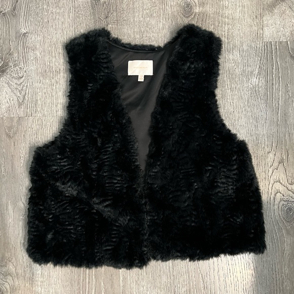 Black Faux Fur Vest - Picture 2 of 6